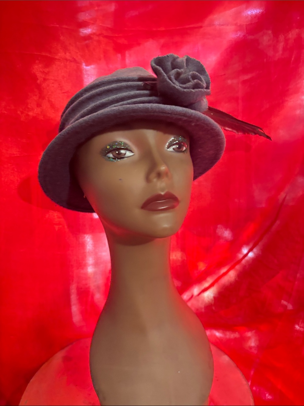 Women’s Vintage Grey Felt Cloche Hat with Flower and Feather Accent